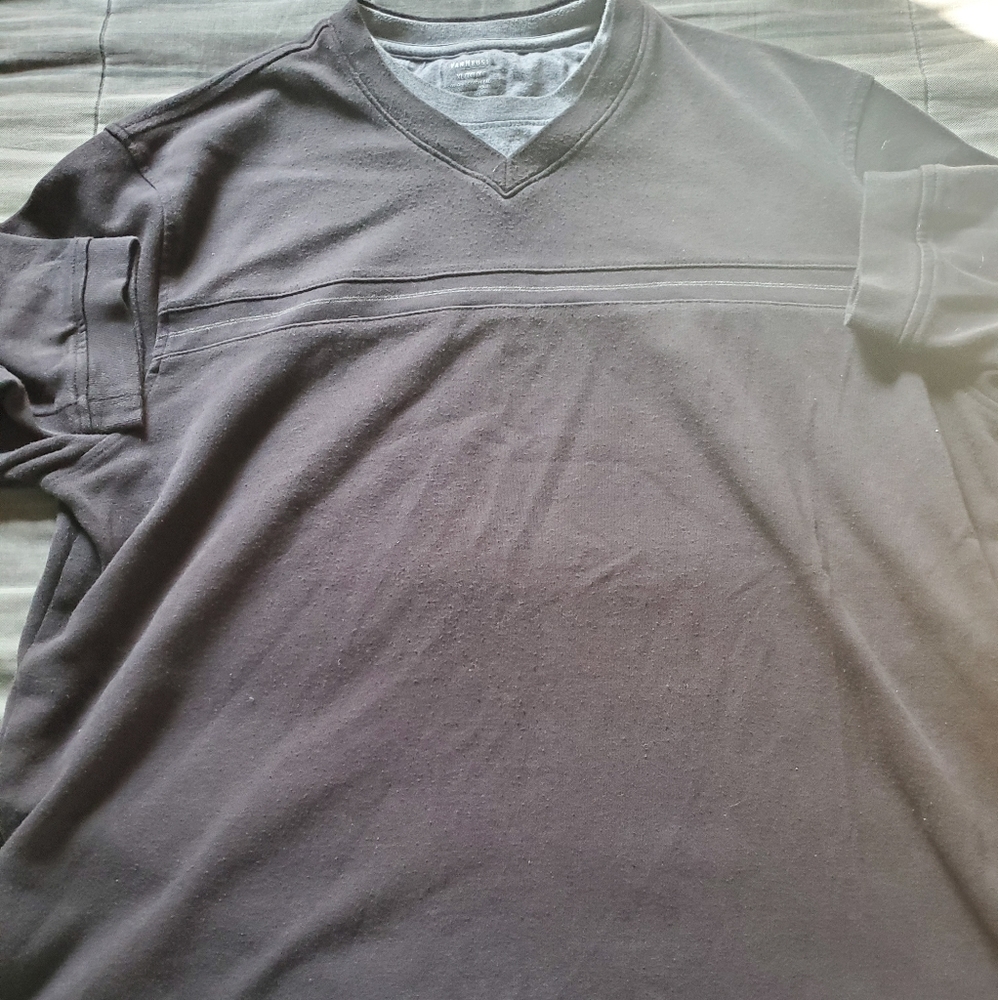An Van Heusen long sleeve shirt